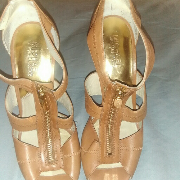 Heels - Picture 2 of 3